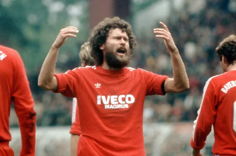 Paul Breitner, német futballista a Bayern München és Real Madrid csapatában, politikai aktivista és lázadó sportoló.